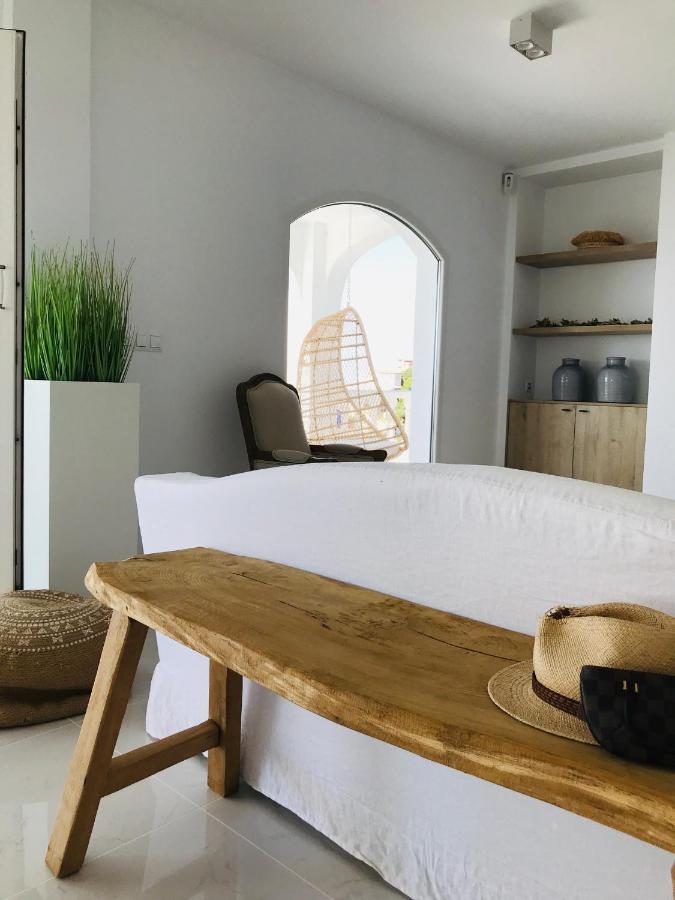 Frontline Villa, Five Star Deluxe เอลกัมเปโญ ภายนอก รูปภาพ