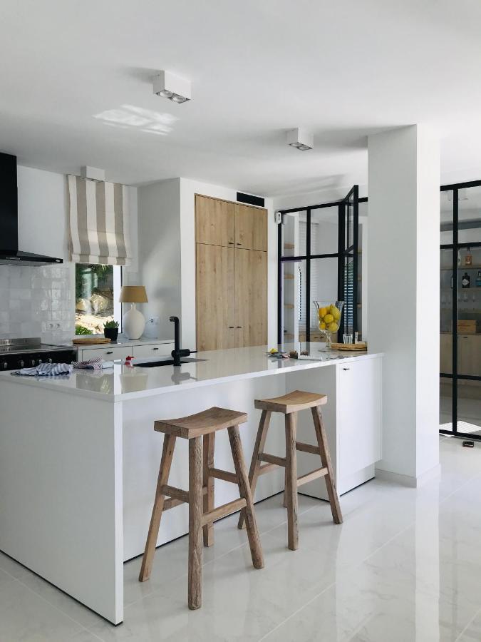 Frontline Villa, Five Star Deluxe เอลกัมเปโญ ภายนอก รูปภาพ